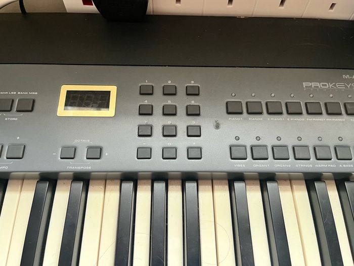 M-Audio Prokeys M88 Keyboard + Stand + Trust Speaker set w Sub-Woofer