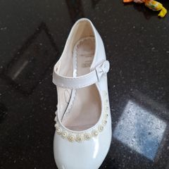 white shoes size 13