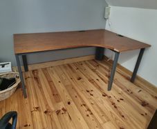 Sturdy office desk