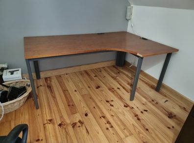Sturdy office desk
