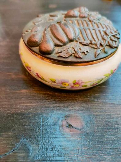 Royal Tara collection dish