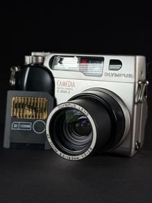 Olympus Digital Camera Camedia C-2020 Zoom 2.1MP Silver