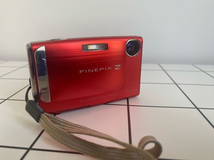 Fujifilm Digital Camera FinePix Z10fd 7.2MP Red Working No Charger