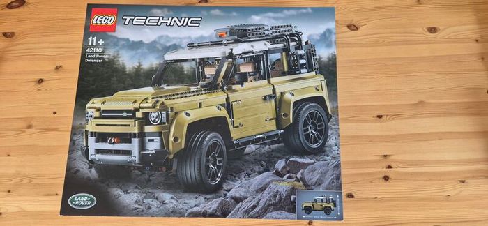Lego 42110 Land Rover Defender - BNIB