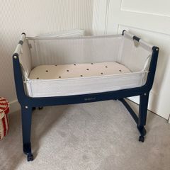 Bedside Crib (Snuzpod Studio) plus sheets
