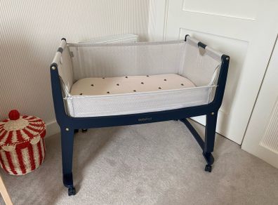 Bedside Crib (Snuzpod Studio) plus sheets