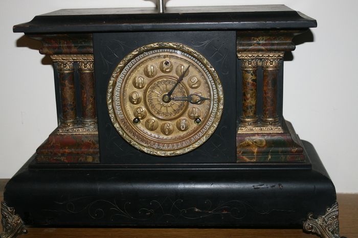 Vintage Clock (in working order )