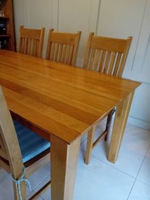 Oak table & 6 chairs
