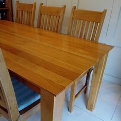 Oak table & 6 chairs