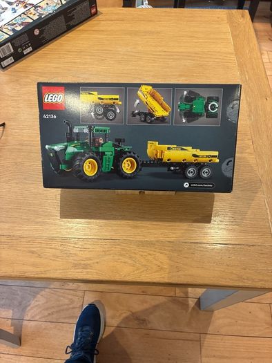 lego 42136 John Deere tractor
