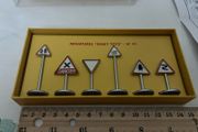 Dinky miniatures, Road signs. No.41. French text. MIN
