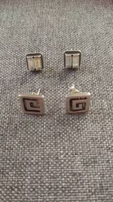 2x Sterling silver earrings