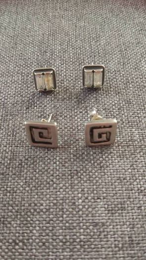 2x Sterling silver earrings