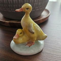 porcelain ducklings