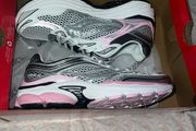 Women's sauconys