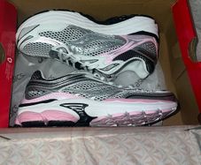 Women's sauconys