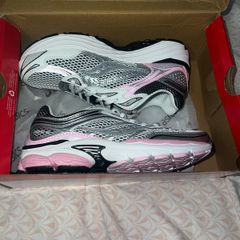 Women's sauconys