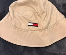 Tommy Hilfiger hat