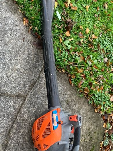 Petrol leaf blower