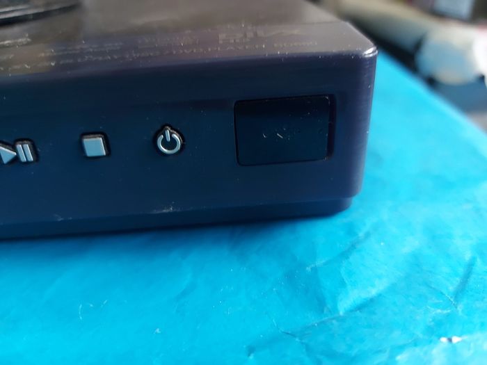LG 3D-2D Blu-Ray Disc-DVD Player (Model BD660) and Samsung 19 inch TV-Monitor (Model LE19R88BD) with HDMI Lead, Power Cables and TV remote, both in excellent condition