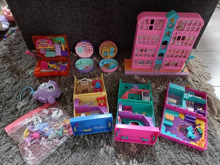 Polly pockets