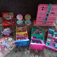 Polly pockets