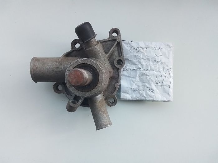 Peugeot 204,304,305 Water Pump.
