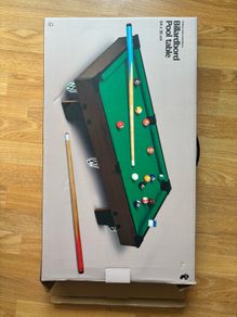 Mini pool table