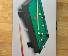 Mini pool table