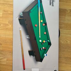 Mini pool table