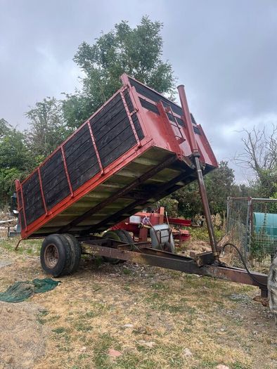 Tipping trailer 127