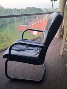 leader chair