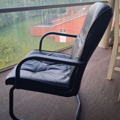 leader chair