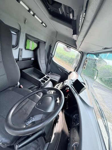 Mercedes Axor 1824 Fridge Truck Dhollandia Lift