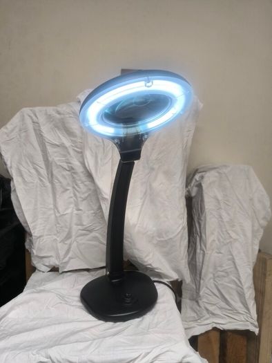 Magnifying lamp