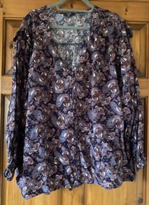 selection of ladies tops sz 28