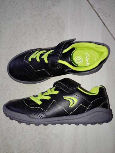 New.Clarks boys shoes.size 11F/Eur29