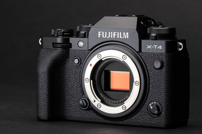 Fuji X-T4 XT4 APS-C 4k60p 10bit mirrorless camera body