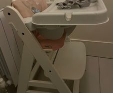 Hauck highchair with straps