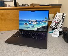 Macbook Pro M4 (24 RAM & 512 SSD)