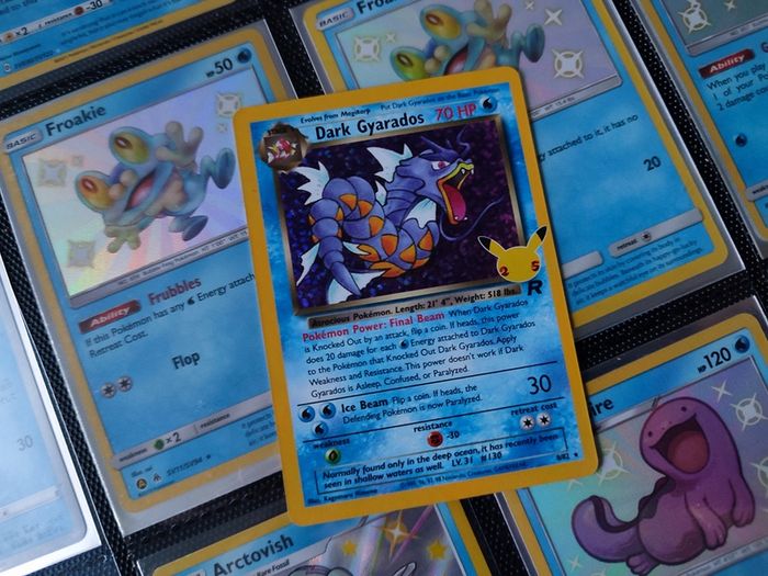 Dark Gyarados ! Holo Rare ! 25th Anniversary Issue ! from Celebrations Set ! 2021 ! Pokemon Card !