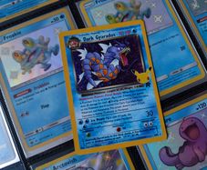 Dark Gyarados ! Holo Rare ! 25th Anniversary Issue ! from Celebrations Set ! 2021 ! Pokemon Card !