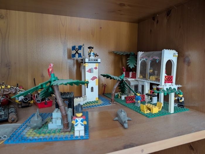 Vintage LEGO Collection - Pirates, Police, Town & Racing