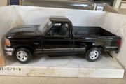 Ford F-150 Pickup Year 1993 Scale 1/25 Maisto