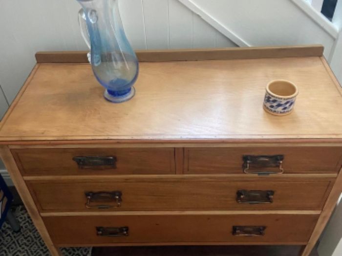 Chest of drawers