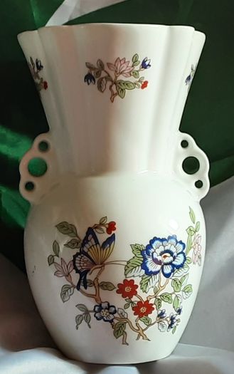 tara vase