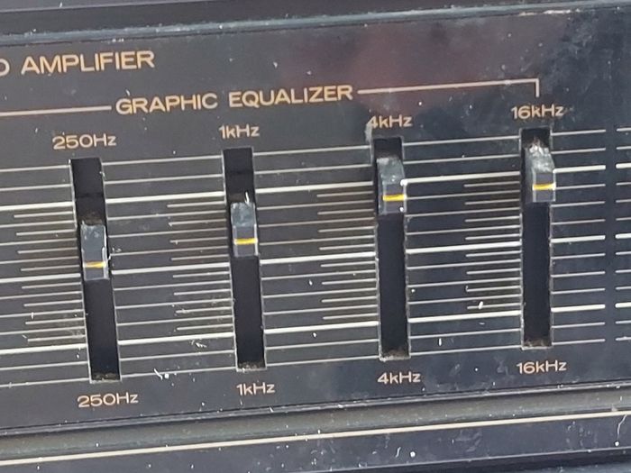 Mitsubishi Music Centre, Model DA-60R, Radio, CD, Tape, Phono, Aux, 2 Philips speakers included, in good condition for its age