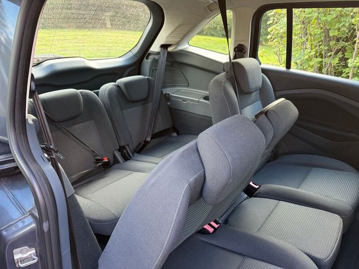 Ford Grand C-Max 2014 priced to sell!