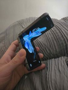 Samsung galaxy flip 4