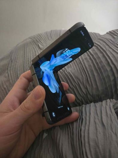Samsung galaxy flip 4